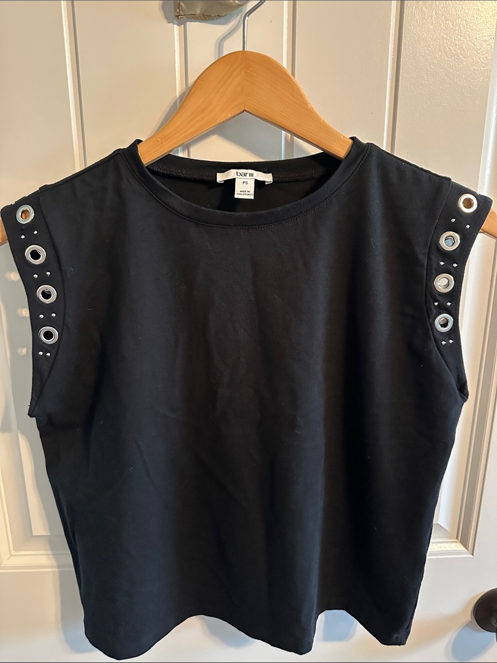 Bar III with metal grommets
